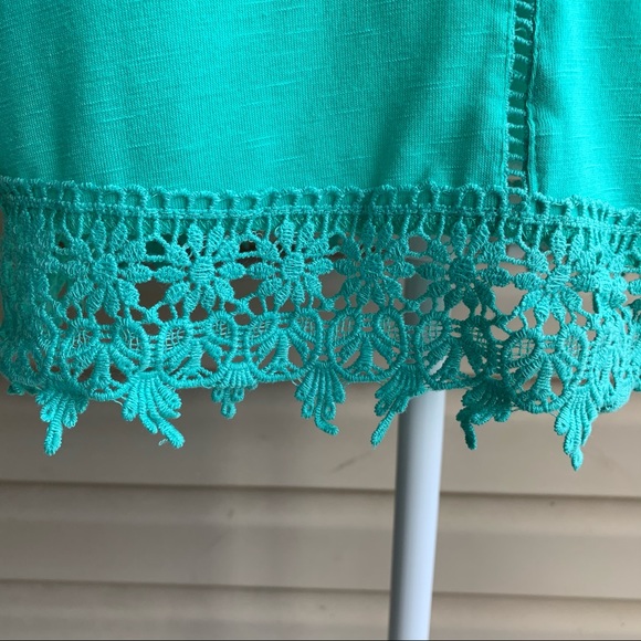 •Thyme & Honey• Sleeveless Crochet Trim Top-Size M - Picture 3 of 8